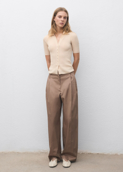 Джемпер в рубчик с отложным воротником