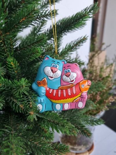 Коты рыбаки ёлочная игрушка из фарфора