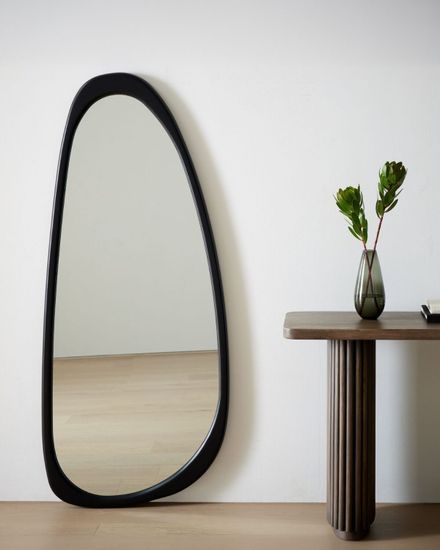 Зеркало в ассиметричной раме “Рино”
