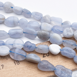 Агат голубой бусины ("Сапфирин"), галтовка, размер около 6-10 мм, цена за нить 38 см