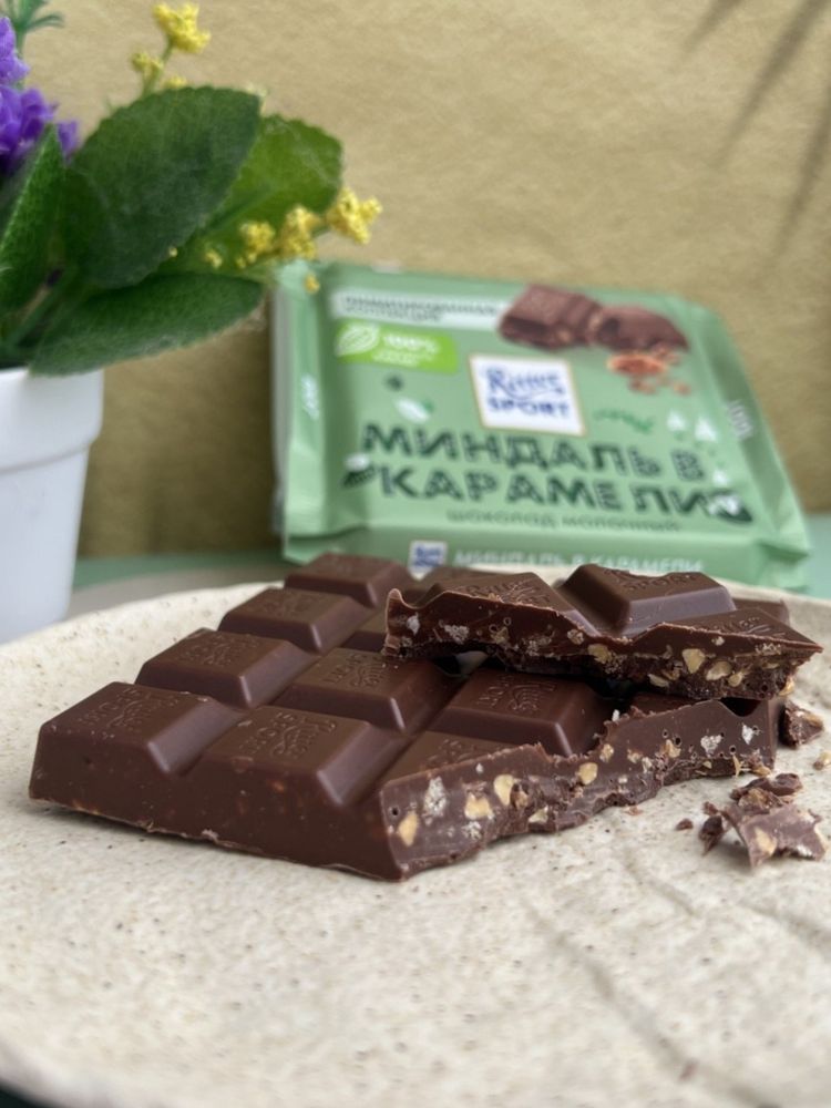 Шоколад молочный Ritter Sport Миндаль в карамели 100 г