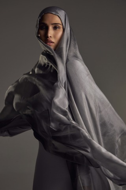 Шарф шелковый серый