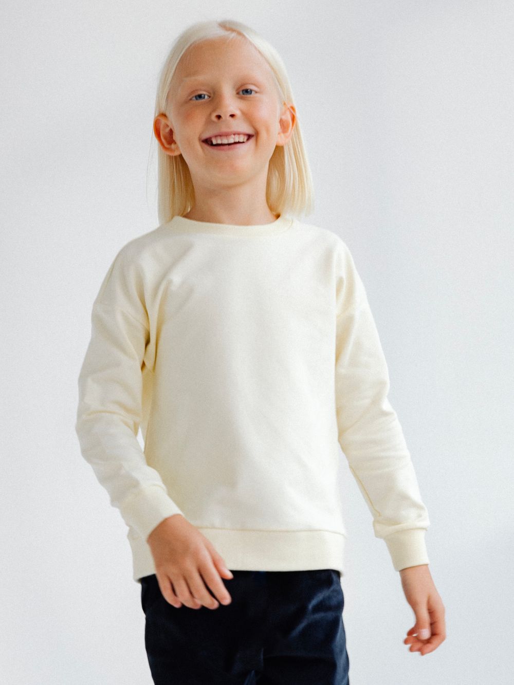 Свитшот сливочного цвета