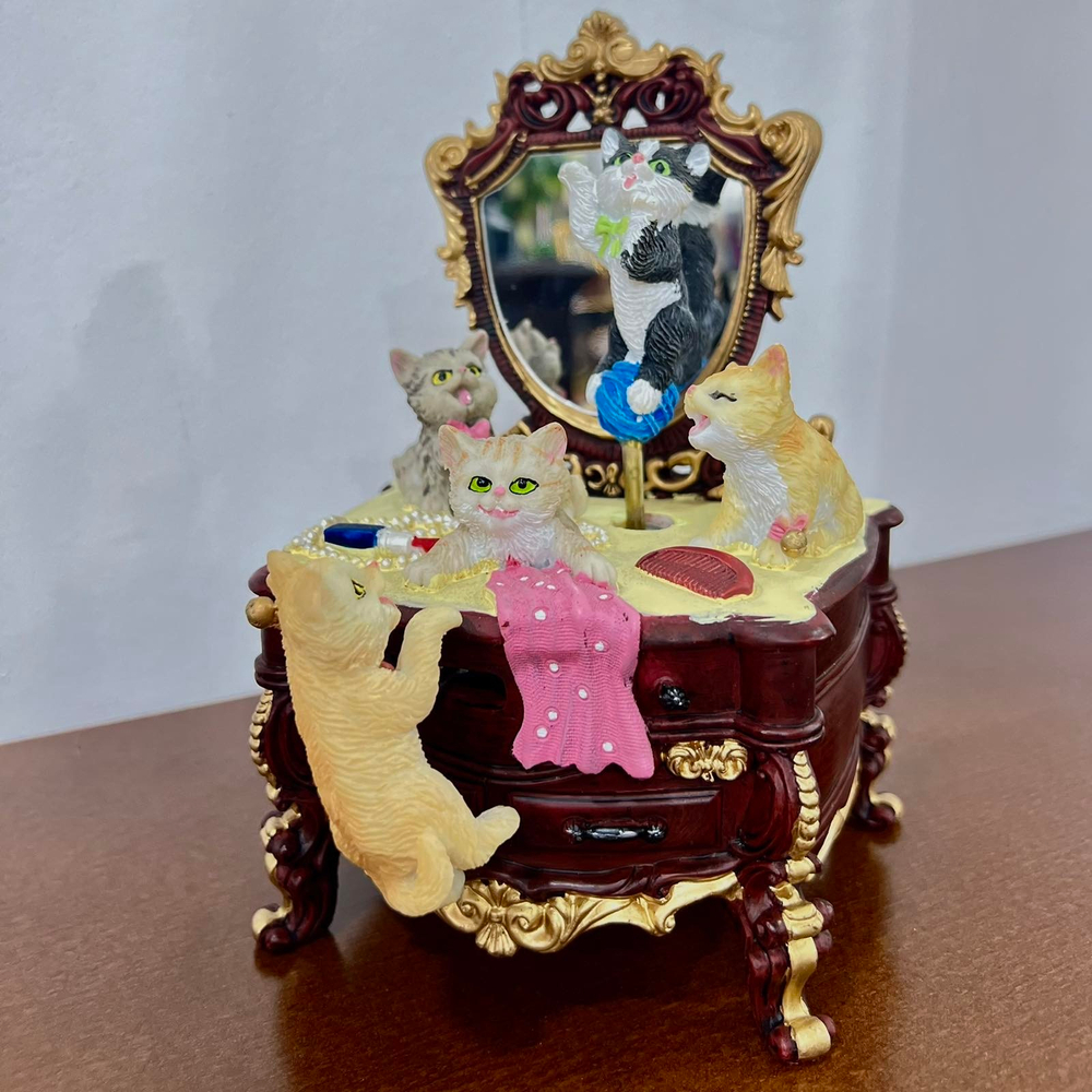 Коты на зеркале, музыкальные