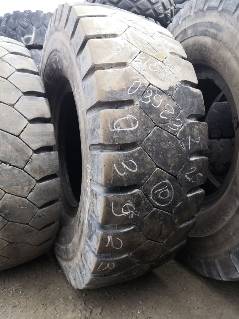 33.00R51 Bridgestone VRDP шина б/у
