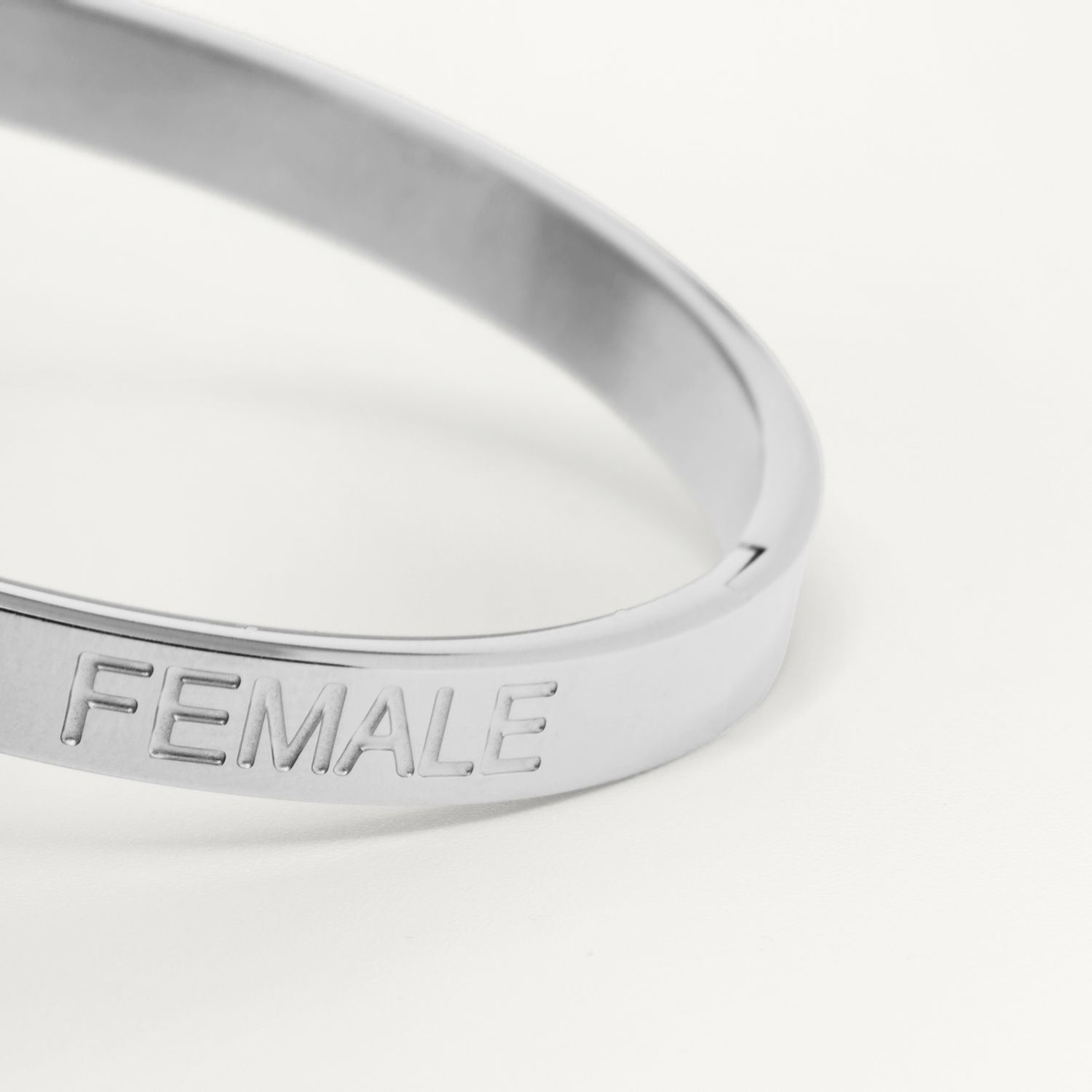 Браслет Girls Can Do Anything – The Future is Female (Девчонки могут сделать все, что угодно – Будущее за женщинами)