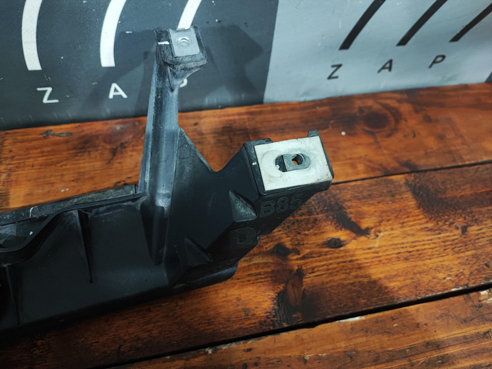 Направляющая стекла двери Renault Clio 3 05-12 Б/У Оригинал 8200485258