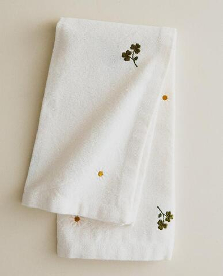 ZARA HOME САЛФЕТКИ С ВЫШИВКОЙ (2 ШТ.), ЭКРЮ