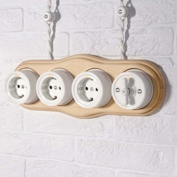 Розетка с заземлением Werkel Ретро белый W5671001 4690389166792