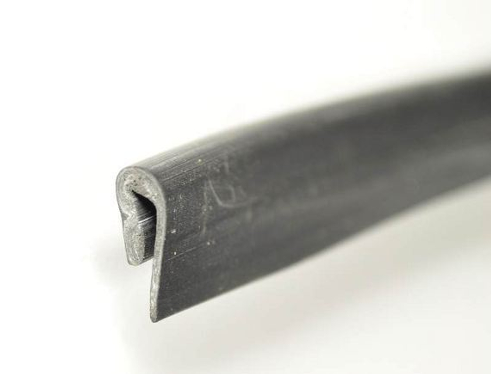 Чёрный гарпун для натяжного потолка 1м