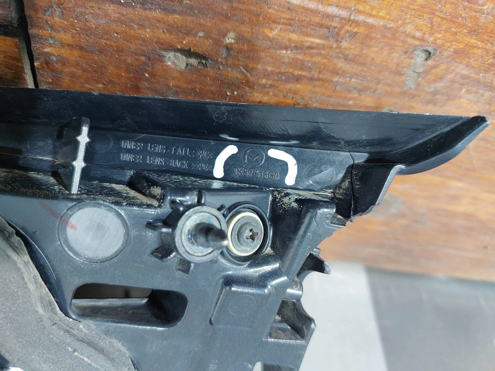 Фонарь задний левый Mazda CX-9 2 (TC) с дефектом TK50513G0