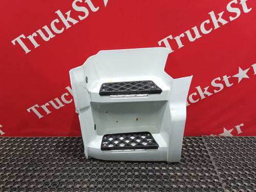 Корпус (дефект) подножек левый 2023г.