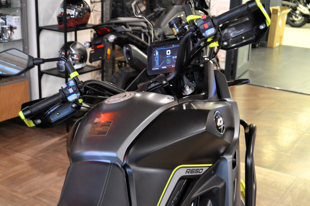 QJMOTOR SVT 650 X (Black)