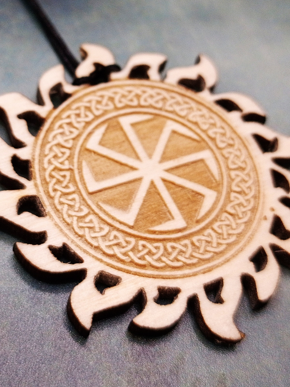 Кулон Коловрат