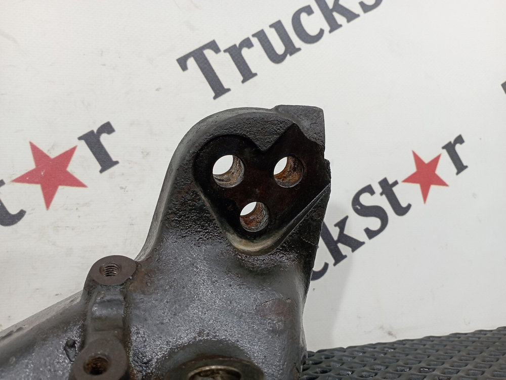 Кронштейн двигателя передний левый