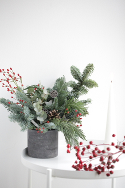 Новогодняя композиция в бетонном кашпо № 1