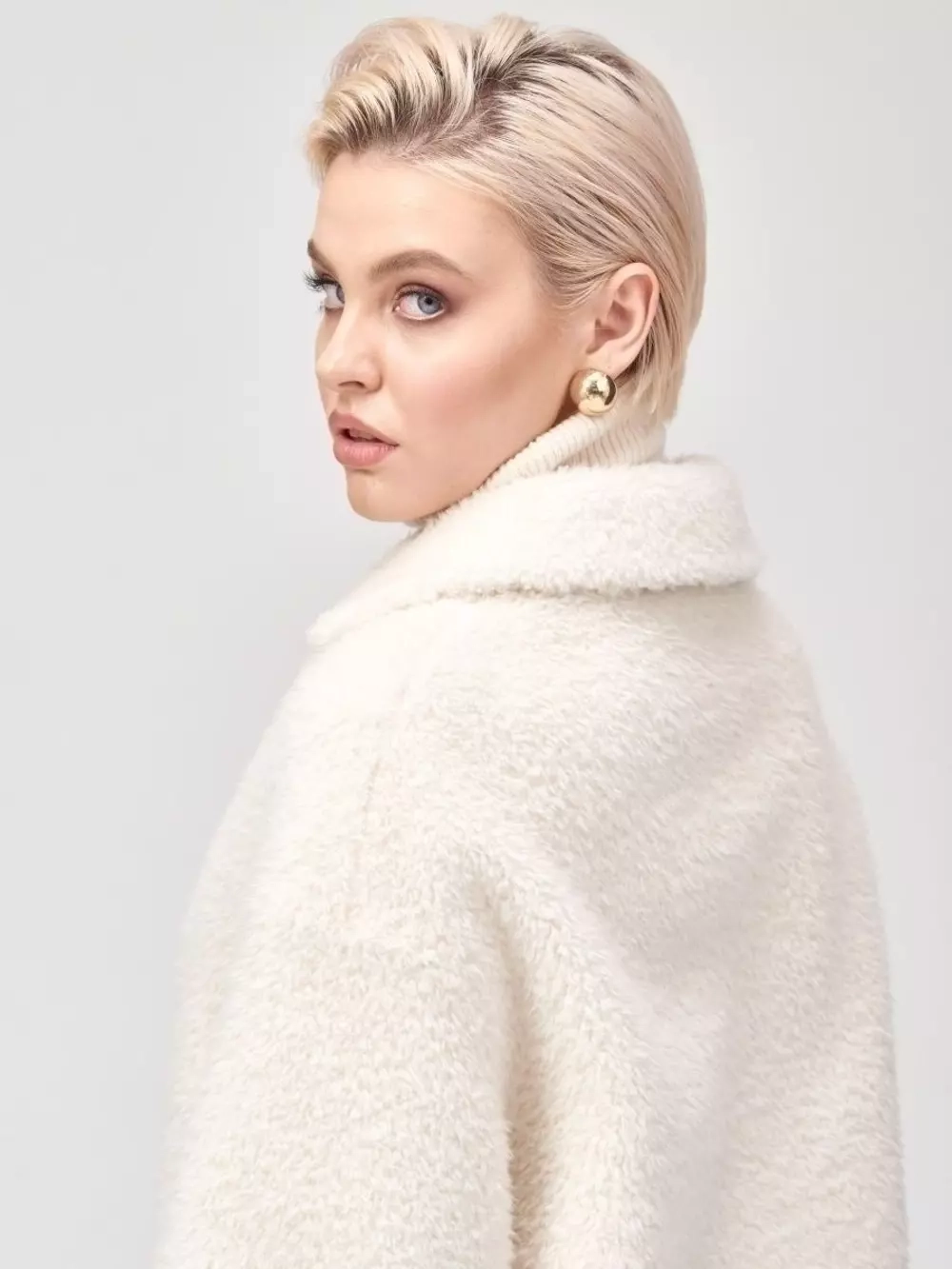 Шуба женская из овечьей шерсти мериноса, SilverFox (арт. S1138rm023bz)