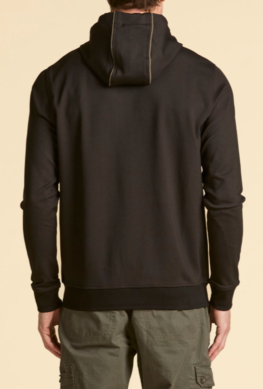 Спортивный костюм в черном цвете