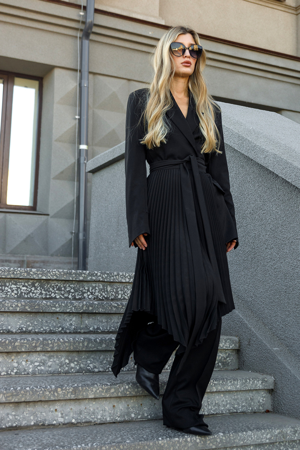 Брюки прямого кроя в черном оттенке