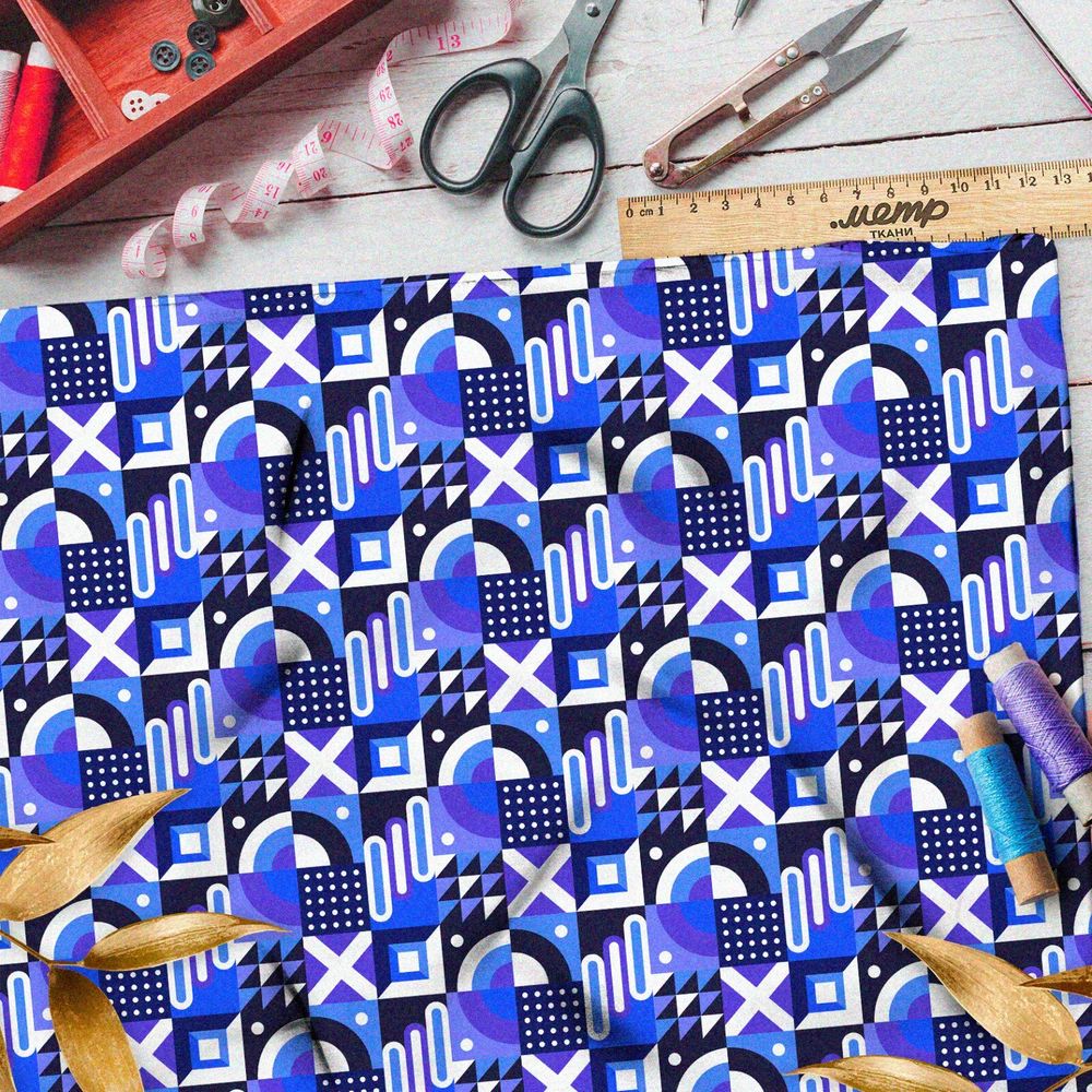 Ткань блэкаут мелкий графичный узор на синем фоне