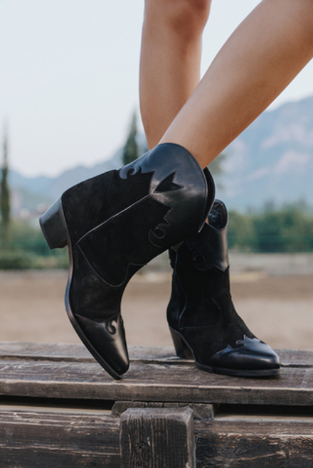 Казаки из натуральной кожи с замшей JESSIE / Черный