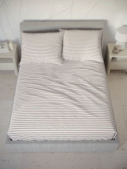 Постельное белье "Мэри (компаньон)" семейное наволочки 50х70 2шт Простынь на резинке 160х200 см Пододеяльник 145х215 см(2шт) Сказка сатин