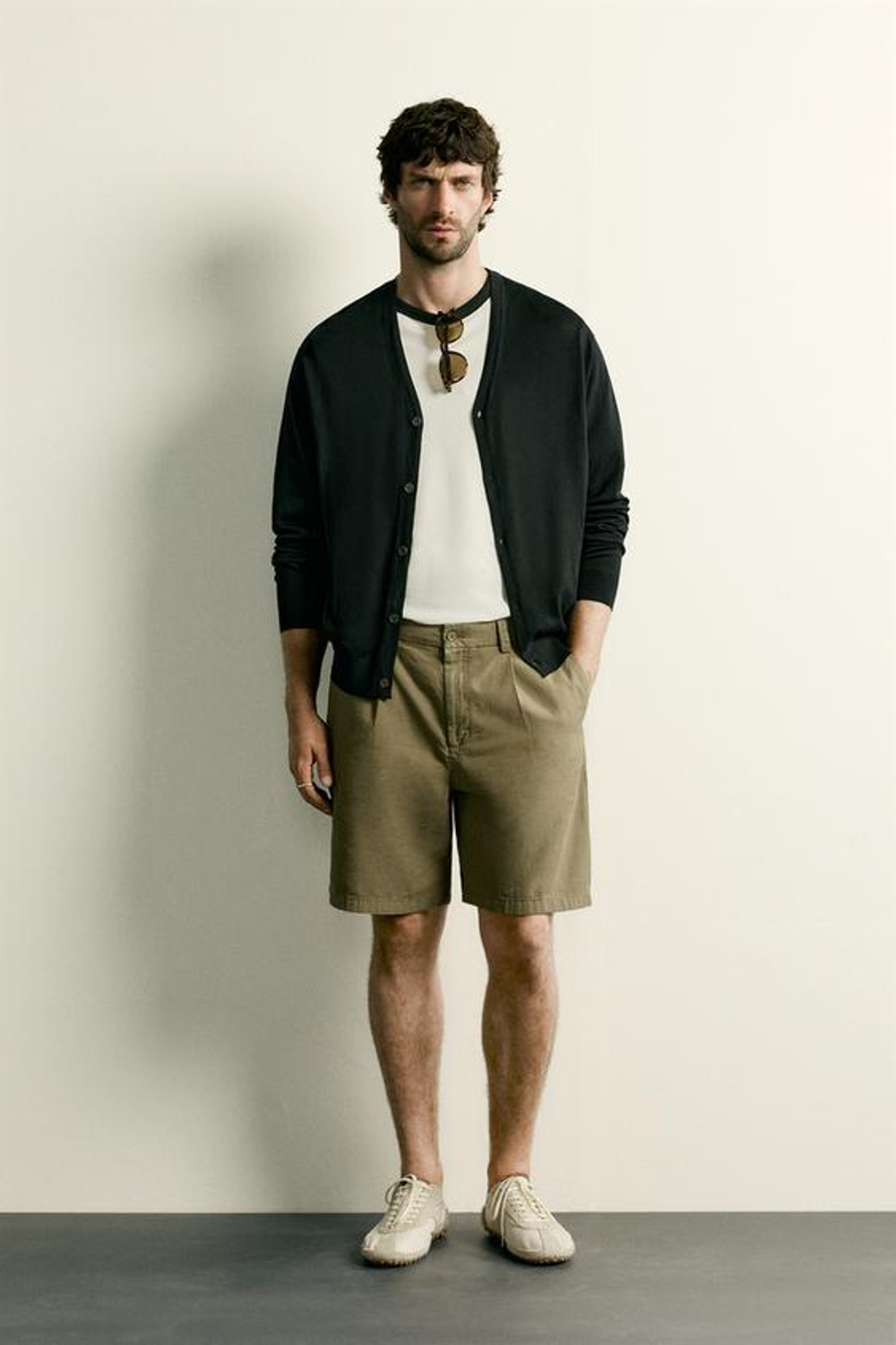 ZARA ШОРТЫ СО СКЛАДКАМИ REGULAR FIT, БЕЖЕВЫЙ