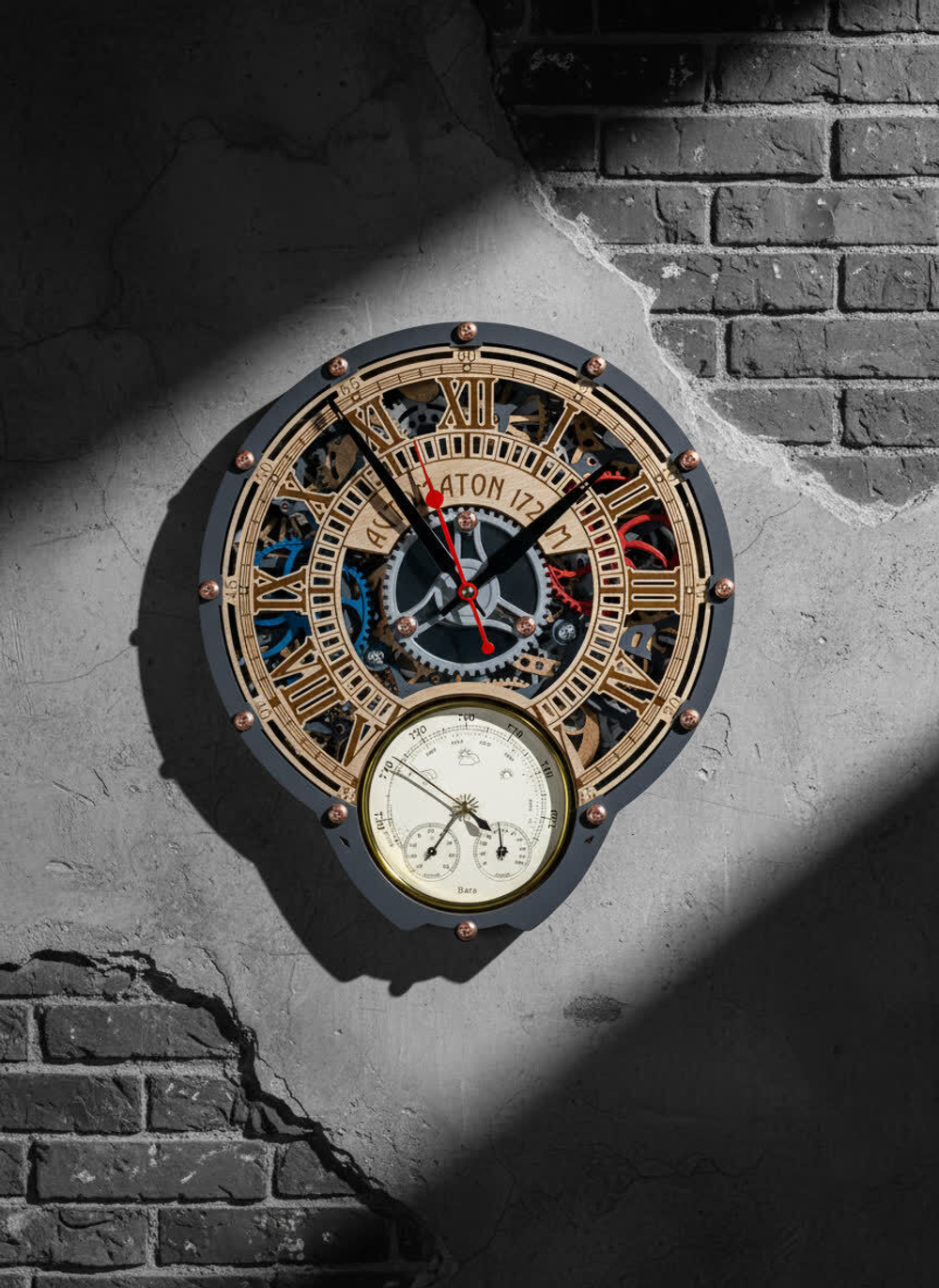 Настенные часы-метеостанция WOODandROOT Automaton 1722 на бетонной и кирпичной стене — барометр, термометр и гигрометр в многослойном корпусе