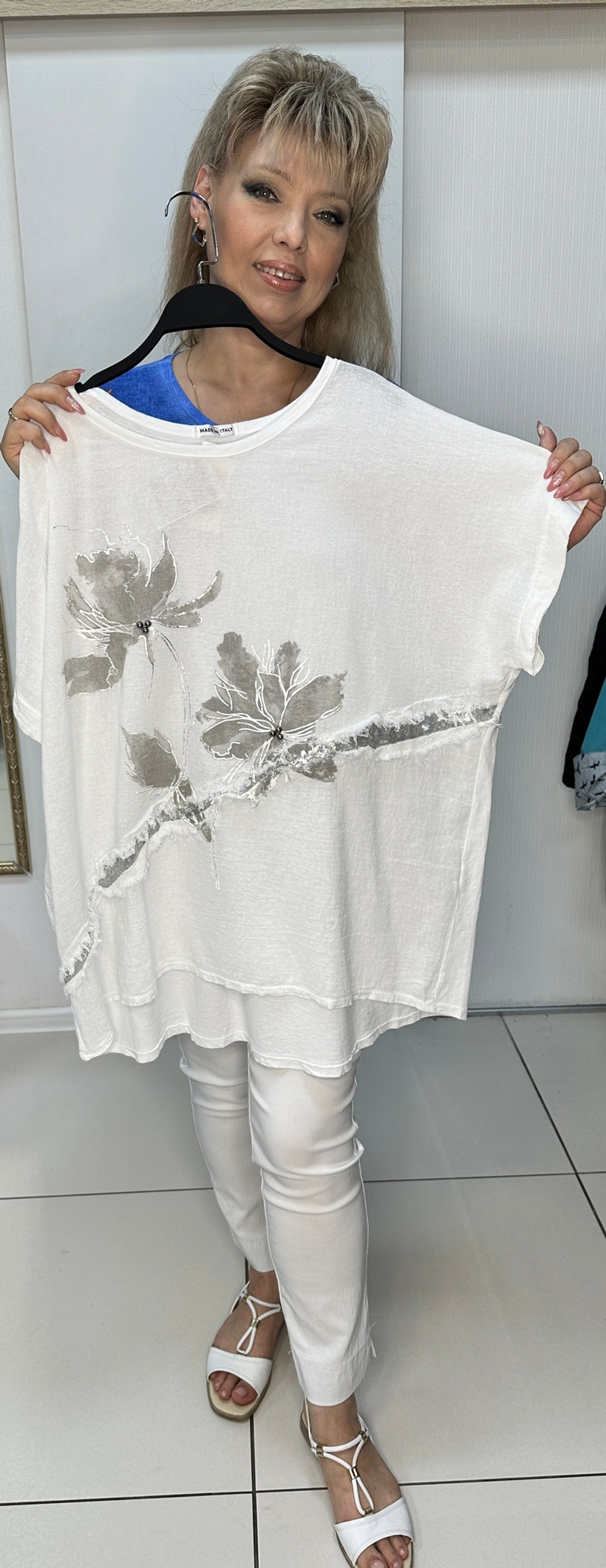 Итальянская туника с пайетками и белыми цветочками