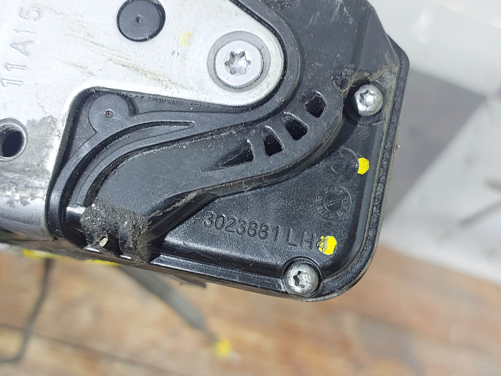 Замок двери задней левой 6 pin Chevrolet Cruze Б/У Оригинал 3023881LH4