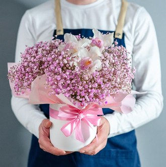 Цветы в шляпной коробке