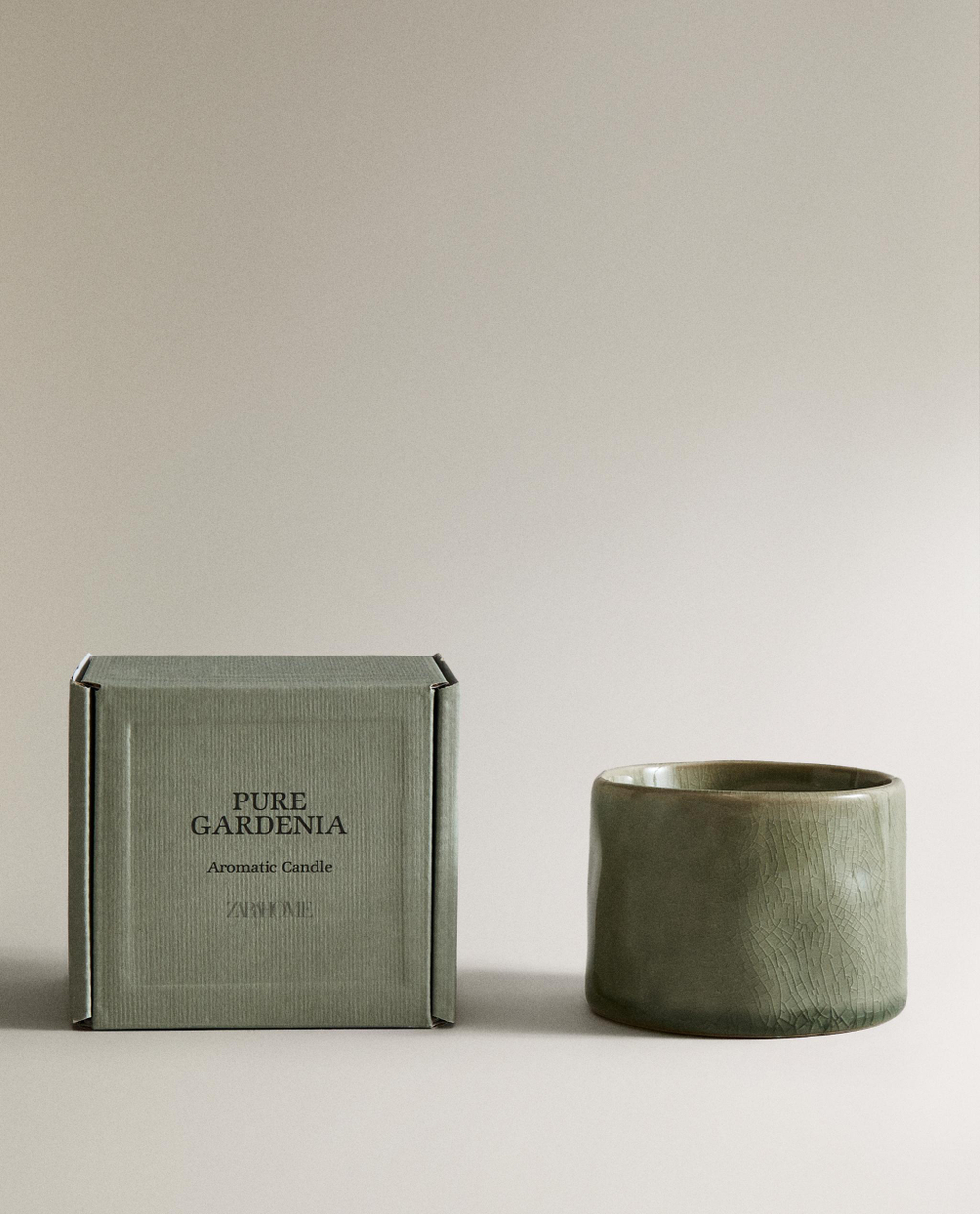 Zara Home Свеча ароматическая PURE GARDENIA 150 г, растительный воск, аромат цветочный, Белый