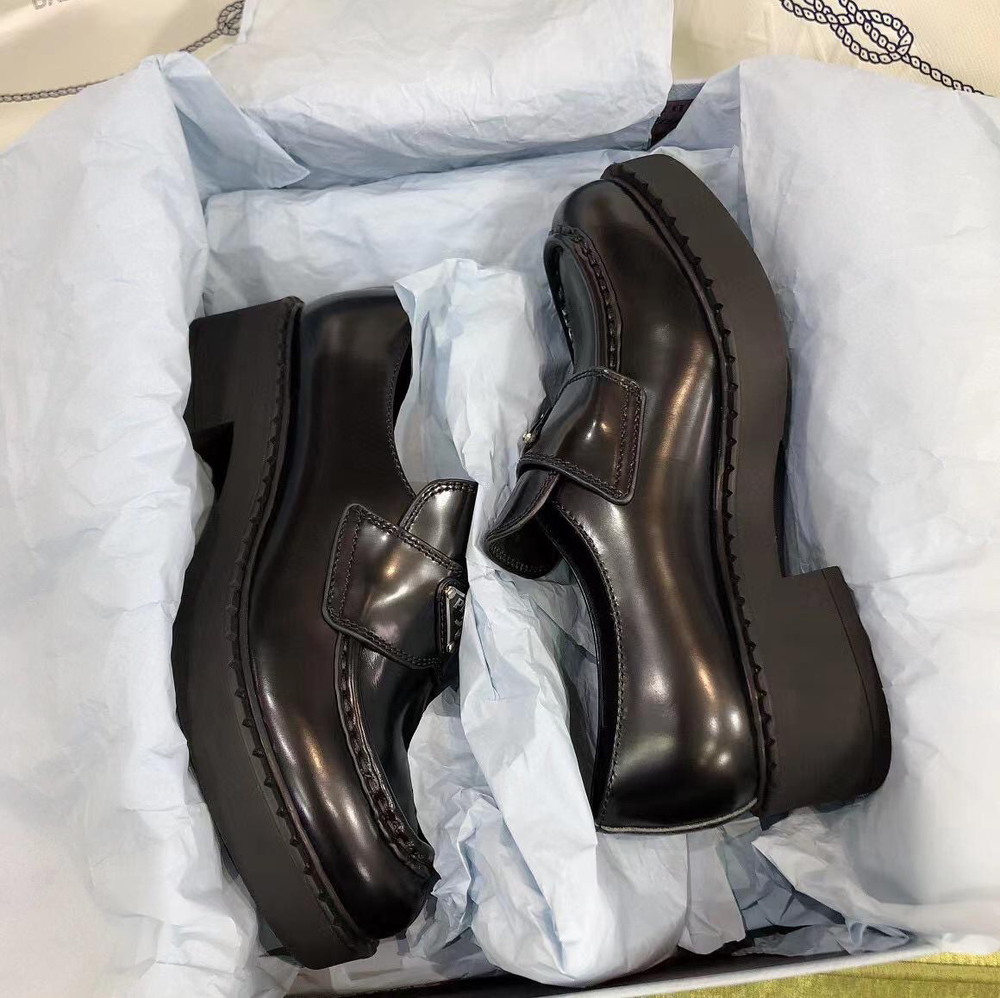 Лоферы Prada