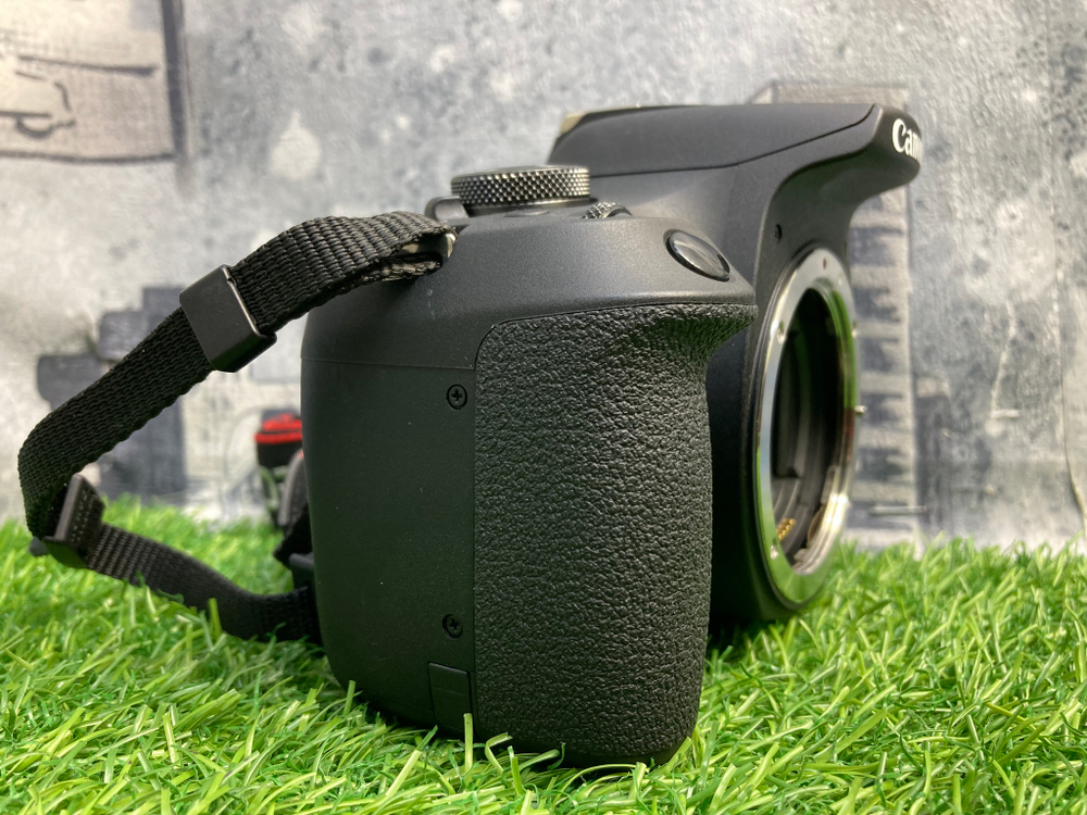 Canon 2000D + 18-55mm 100 кадров Покупка/Продажа