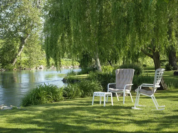 Кресло-качалка Folio белое с бежевой подушкой