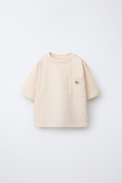 ZARA ФУТБОЛКА С НАШИВКОЙ И КАРМАНОМ, БЕЖЕВЫЙ