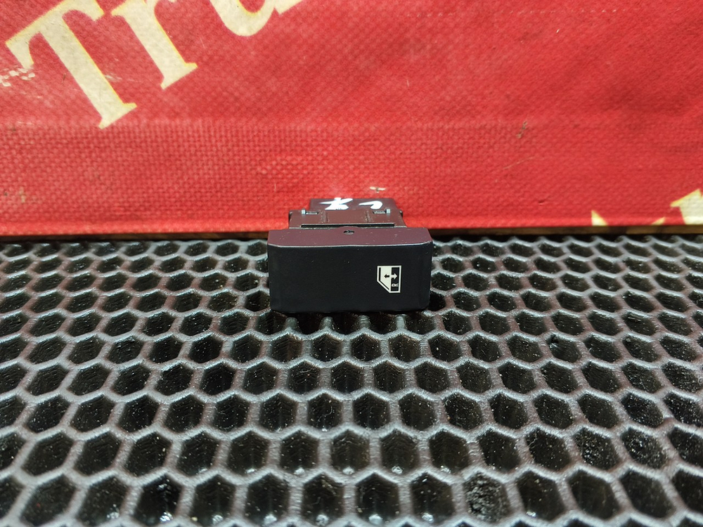 Кнопка стеклоподъемника правого