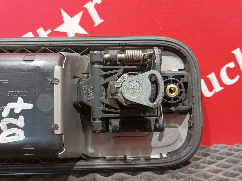 Ручка двери наружная левая 2020г