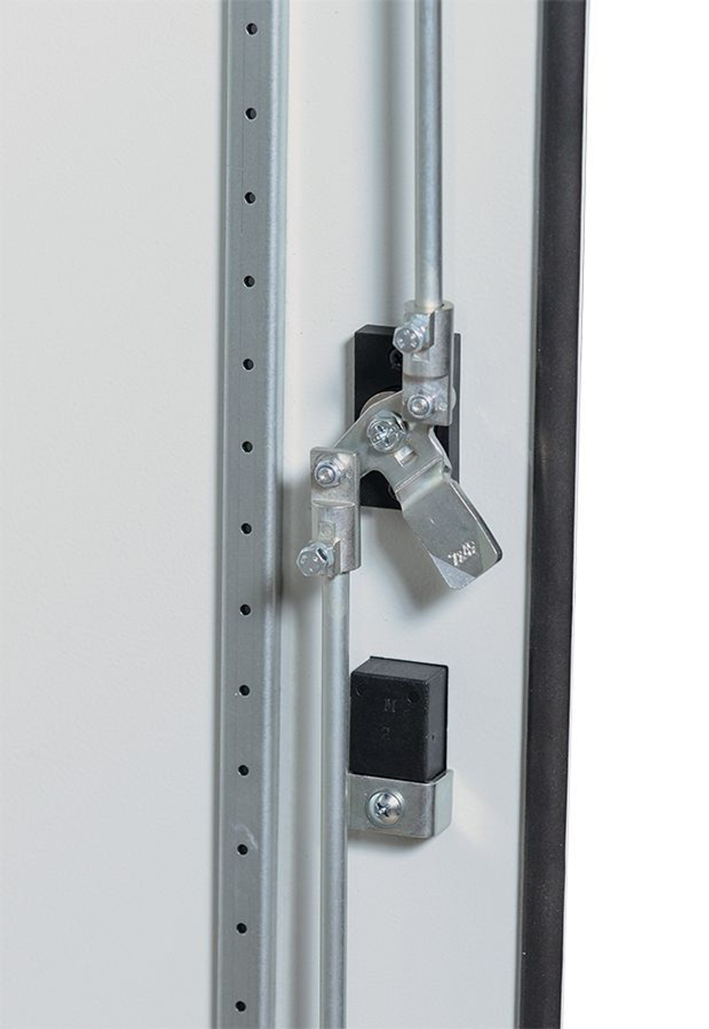 Шкаф напольный цельносварной ВРУ-1 1800х800х450-2Д IP31 TITAN IEK