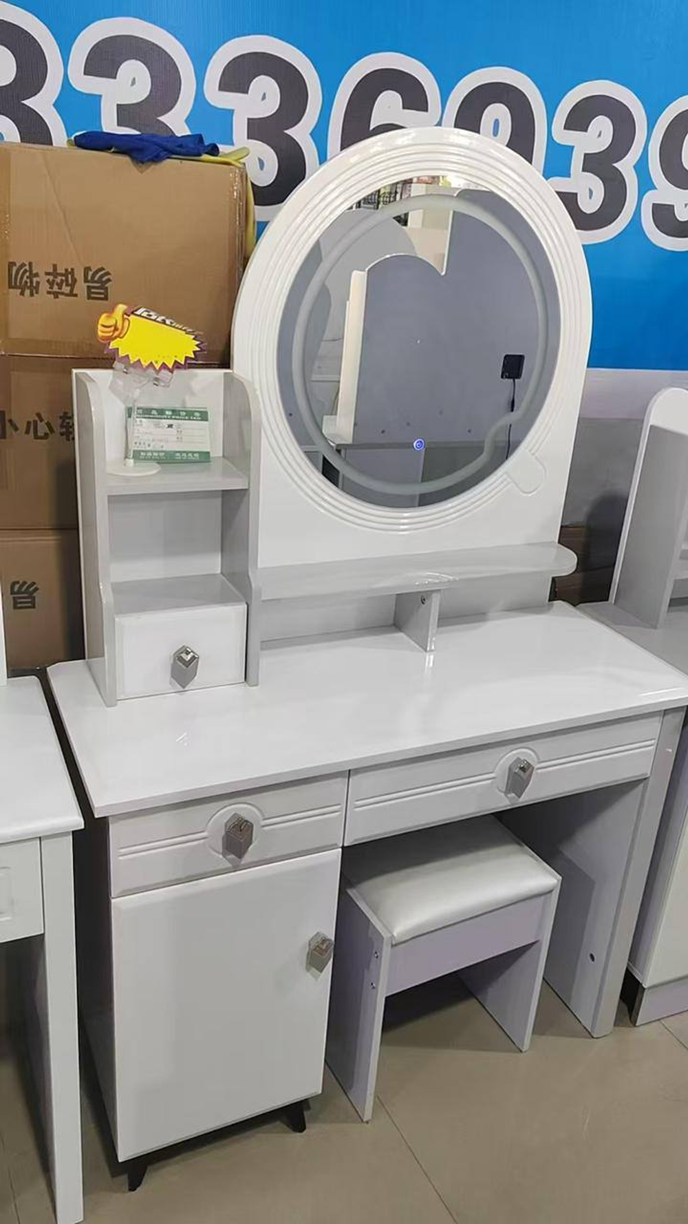 Туалетный столик с LED-подсветкой