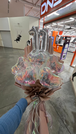 Букет с цифрами и сердцами-хамелеон