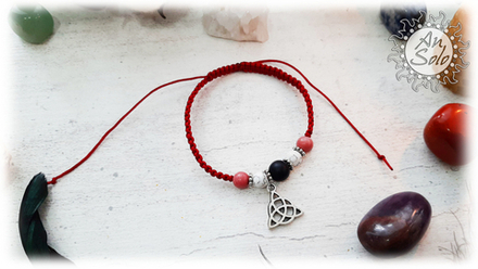 Плетеный браслет "Триединство"