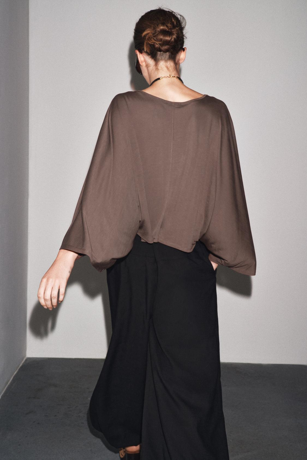 ZARA АСИММЕТРИЧНАЯ НАКИДКА ИЗ СТРУЯЩЕЙСЯ ТКАНИ, РЫЖЕВАТО-КОРИЧНЕВЫЙ