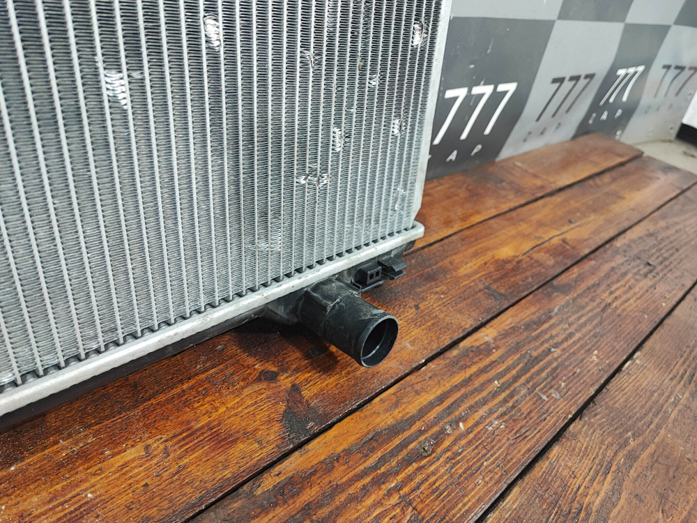 Радиатор двигателя Lexus GS 4 11-20 Б/У 1640036150