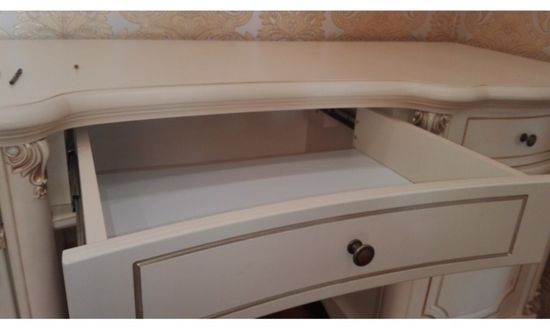 Стол туалетный  МОНА ЛИЗА с пуфом