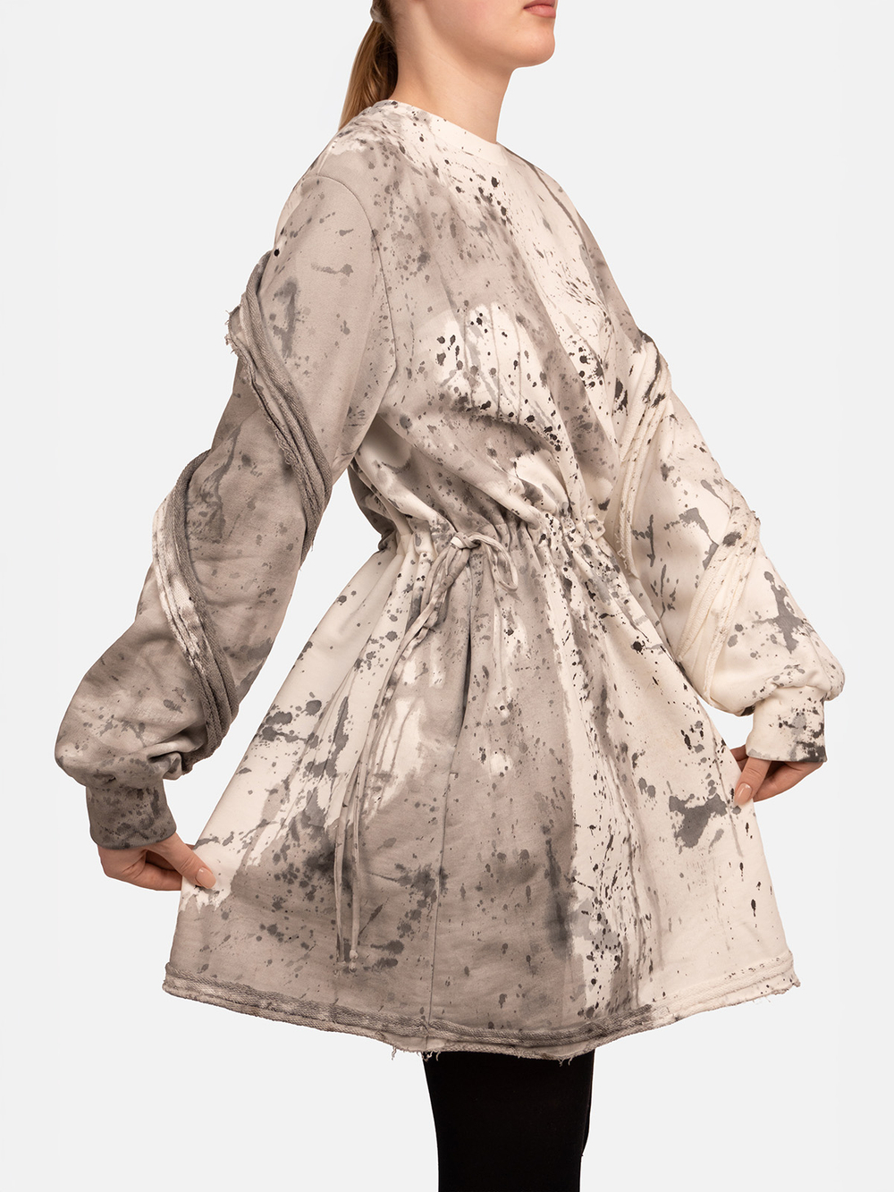 Платье мини из футера с окрашиванием "Целина". Молочное