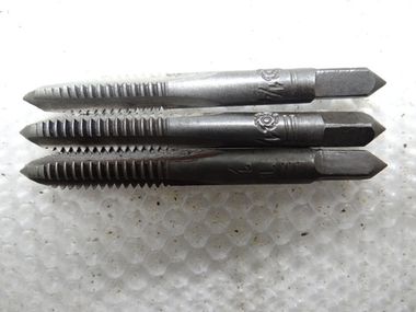 Метчик дюймовый комплектный