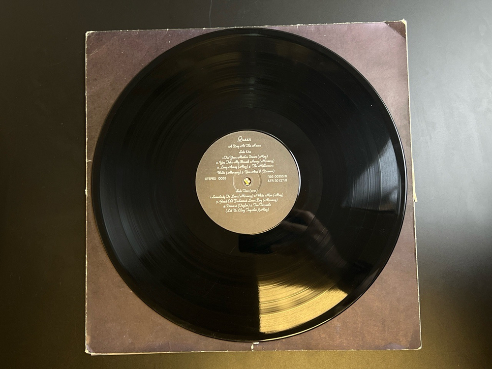 LP Queen – A Day At The Races. Виниловая пластинка 12 дюймов Santa Records