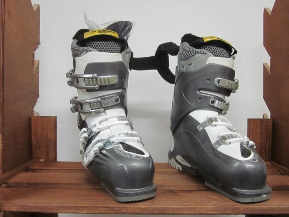 Ботинки горнолыжные новые Salomon купить дешево в Москве , доставка по всей России.