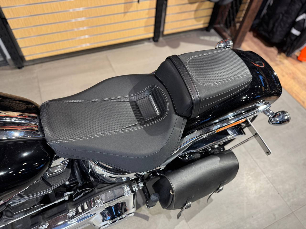 Harley-Davidson BREAKOUT 117 (Vivid Black) с НДС